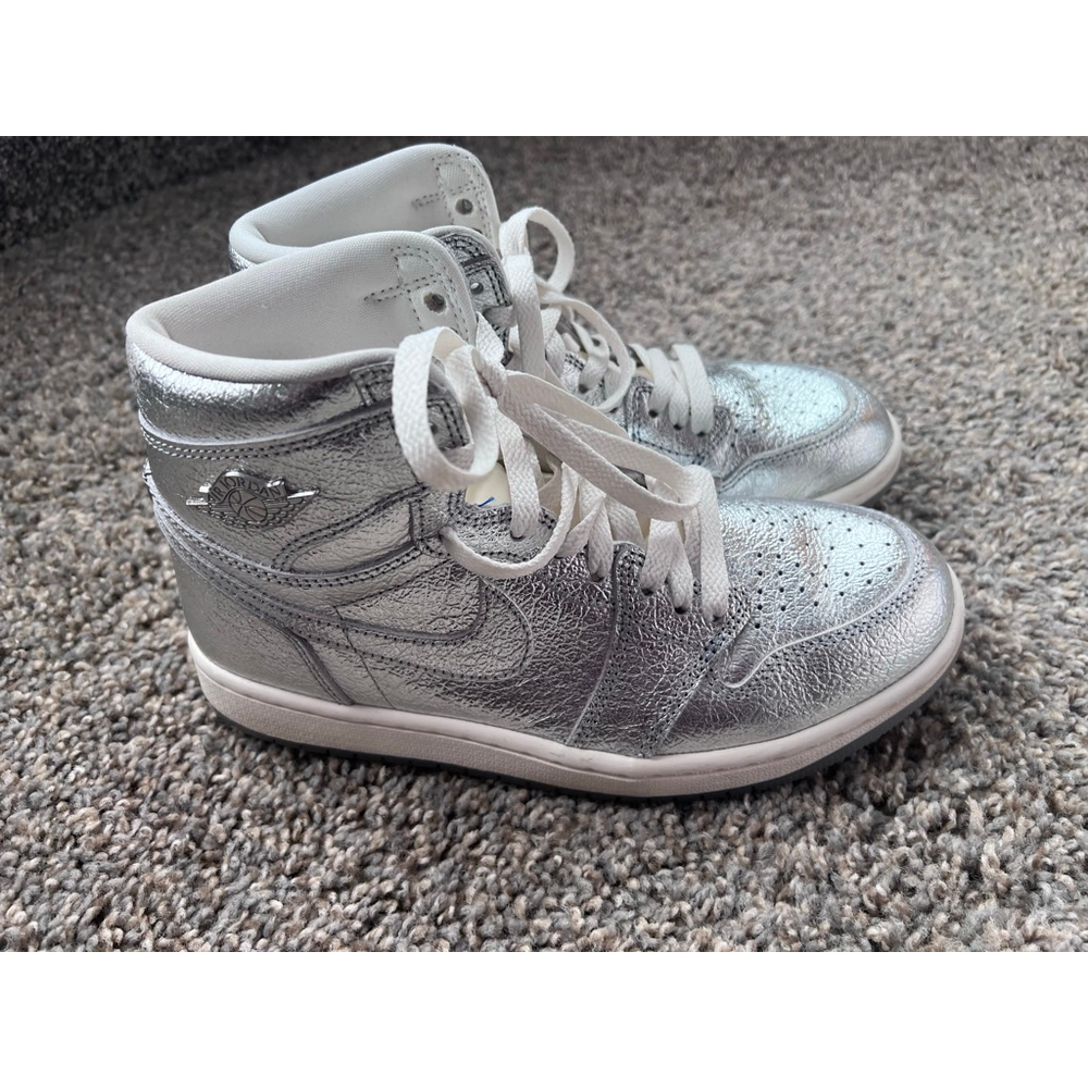 Nike Air Jordan Women's 1 Hi OG Metallic Silver/Photon Dust (FN7249 001) size 7